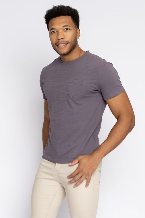 Camiseta Masculina com Bolso Cinza Escuro
