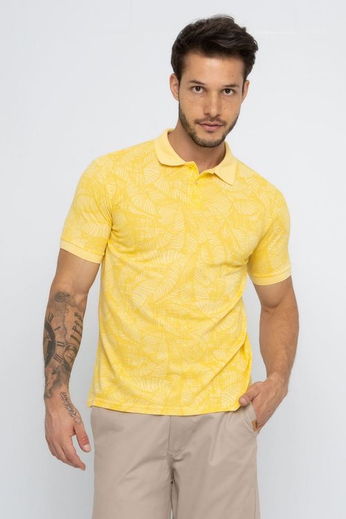 Camisa Polo Masculina em Piquet com Estampa Folhagem Amarela