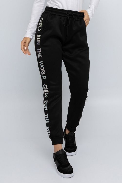 Calça Jogger Feminina em Fleece com Estampa World Preta