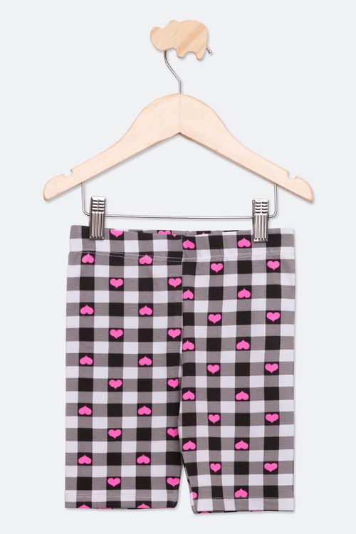 Shorts Infantil Ciclista com Estampa Xadrez Corações Preto e Branco Tam 4 a 8