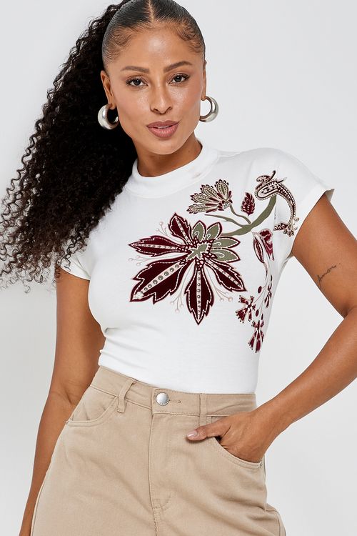 Blusa Feminina Off White Caedu - Conforto e Estilo