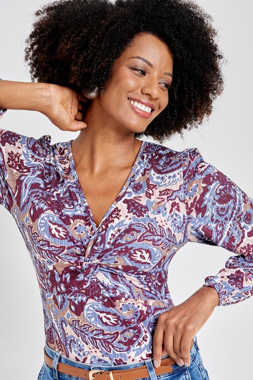 Blusa fem cas m/l detalhe torcido estamp estampado