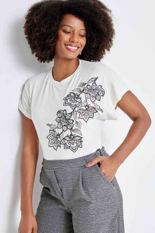 Blusa fem city m/c estampado flores bord off white