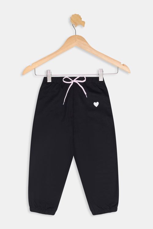 Calça Moletom Infantil Meninas com Patch de Coração Preto Tam 1 a 3
