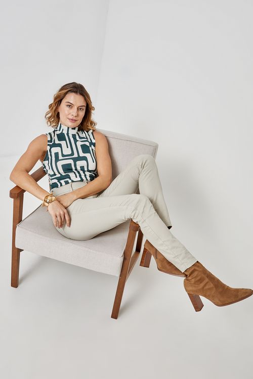 Calça Feminina Caedu Sarja Skinny Areia com Barra