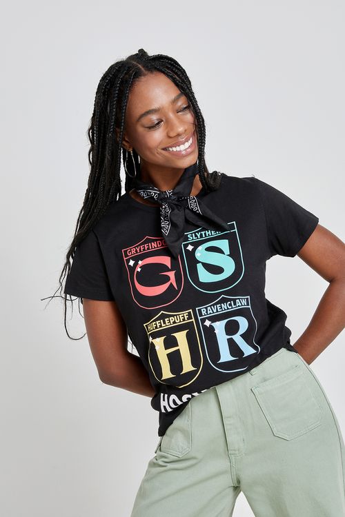 Camiseta fem prom lic hogwarts casas preto