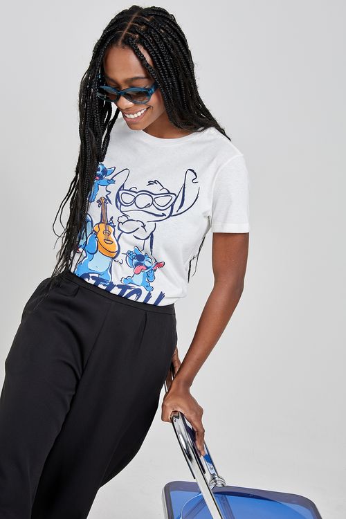 Camiseta fem prom lic stitch ukulele bege claro