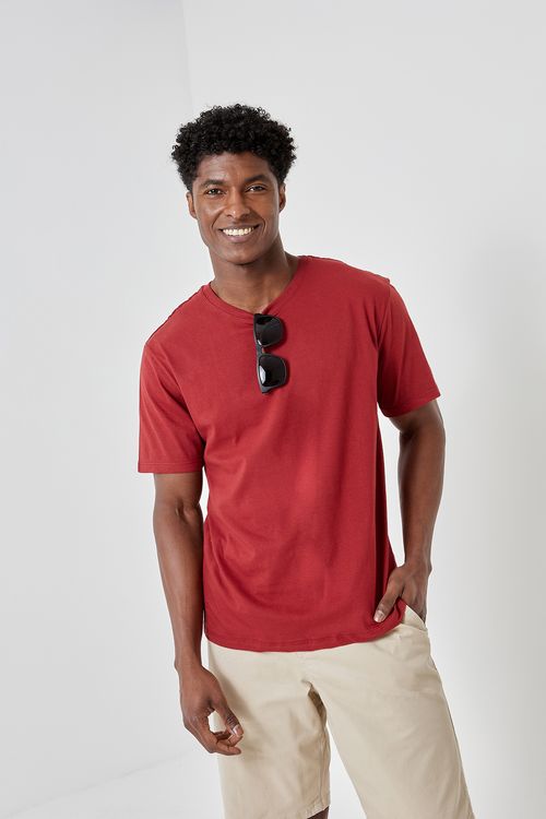 Camiseta mc masc promo penteada vinho vermelho escuro