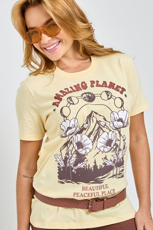 Camiseta Feminina Caedu Amazing Planet Amarelo Claro