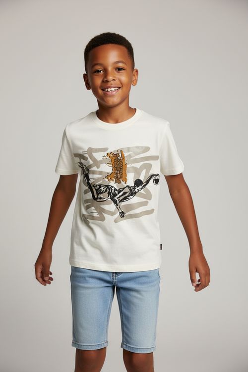 Camiseta Infantil Menino Off White Jogador de Futebol