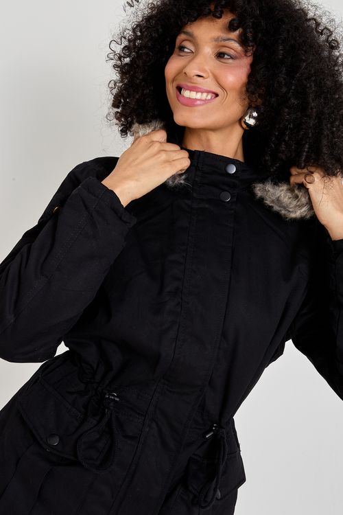 Parka Feminina Preta com Capuz Forrado em Pelo