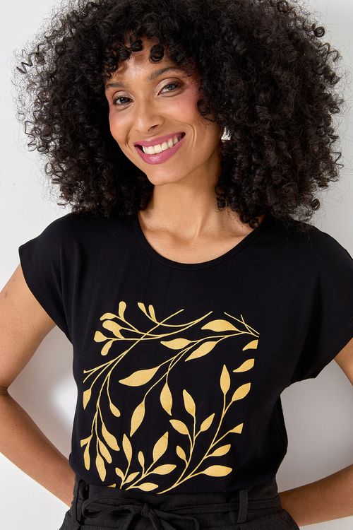 Blusa Feminina Preta Estampa Folhagem Dourada