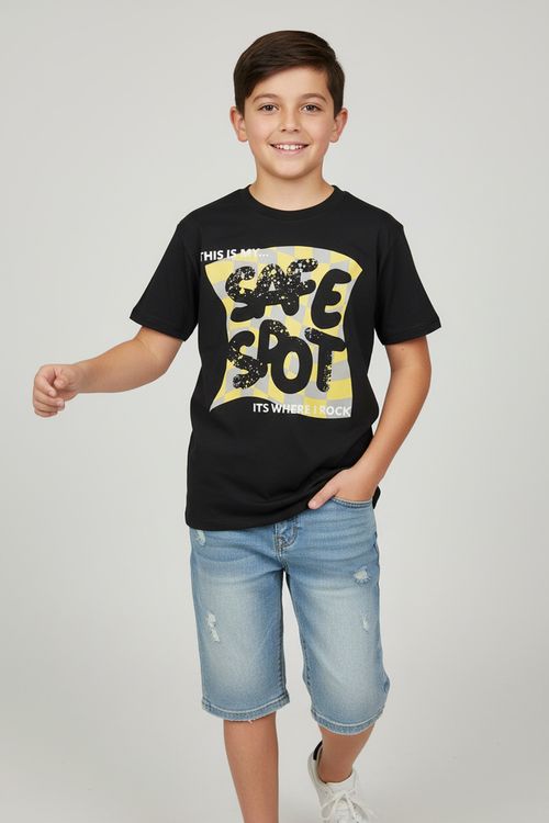 Camiseta Infantil Menino Preta Estampa 'Safe Spot' Xadrez