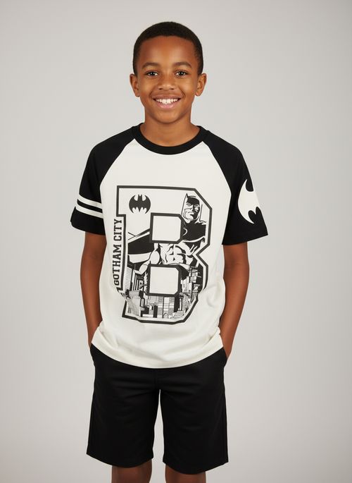 Camiseta Raglan Infantil Menino Branco e Preto Batman Gotham City