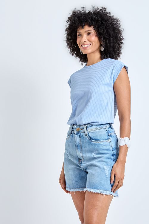 Shorts Mom Jeans Feminino Azul Claro Puído c/ Barra Desfiada