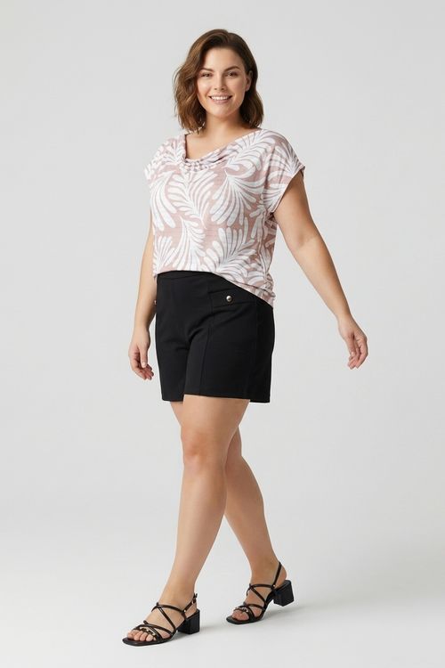 Shorts Feminino Preto com Lapela e Botões