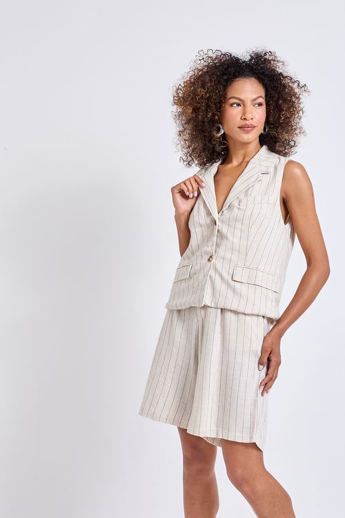 Bermuda Feminina Bege Claro Risca de Giz