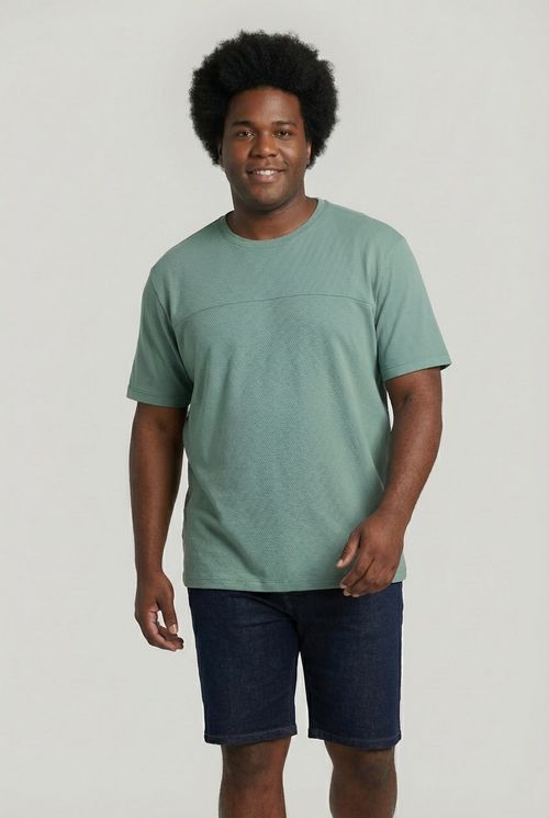 Camiseta Masculina Verde Sálvia Textura e Faixa no Peito