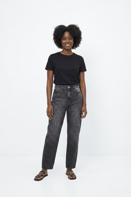Calça Jeans Mom Feminina Preto Estampa Onça