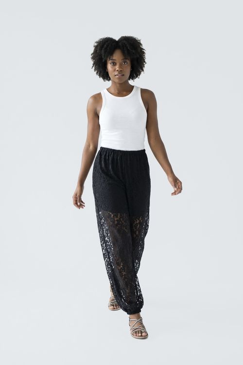 Calça Aladim Feminina Preta Renda Floral Transparente