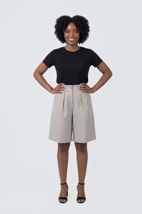 Bermuda Feminina Cinza Médio Alfaiataria com Pregas