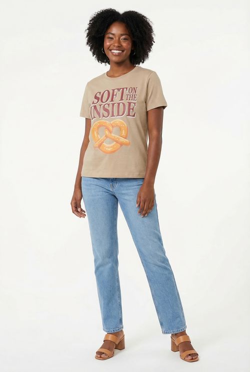 Blusa Feminina Bege Estampa Pretzel 'Soft On The Inside'