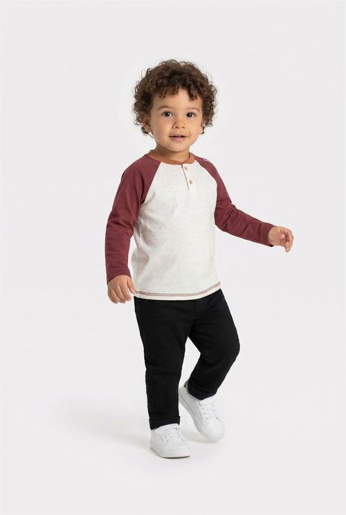 Camiseta Infantil Vinho e Off-White Manga Longa Raglan