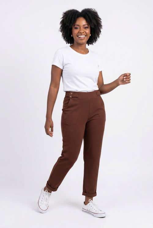 Calça Feminina Marrom Médio com Fivela Lateral