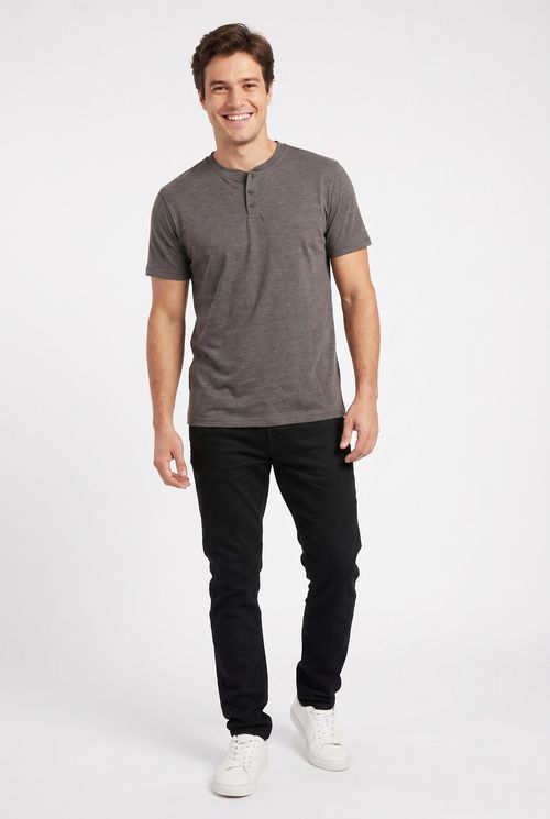Camiseta masc botoes mscl choc mart marrom escuro