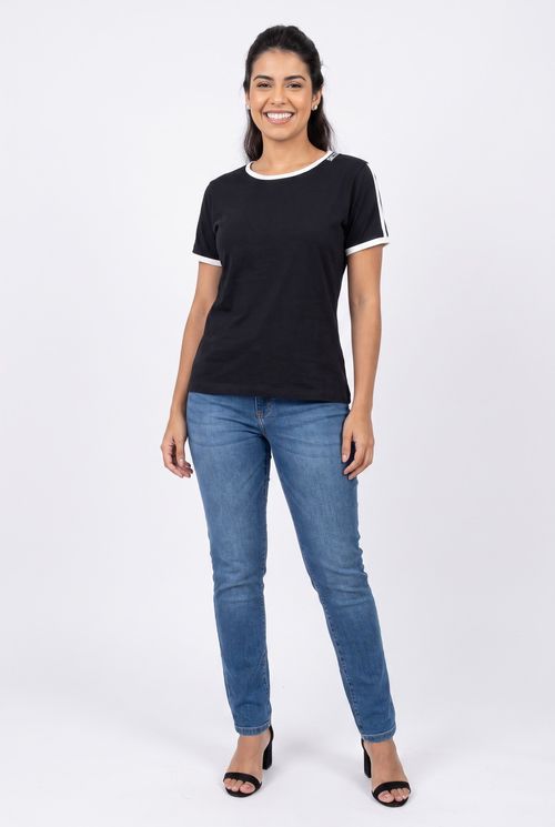 Blusa Feminina Casual Preta com Detalhes em Branco