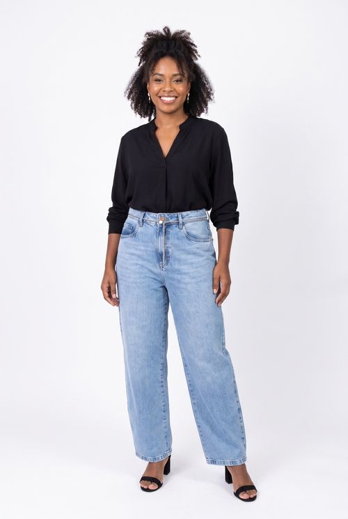Calça Jeans Baggy Feminina Azul Médio com Cinto Corrente
